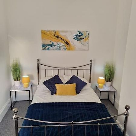 Doll Apartment Montrose Bagian luar foto