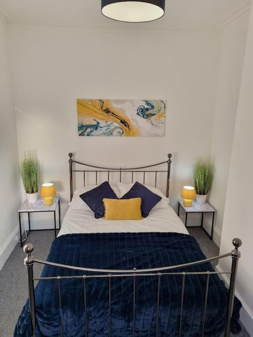 Doll Apartment Montrose Bagian luar foto